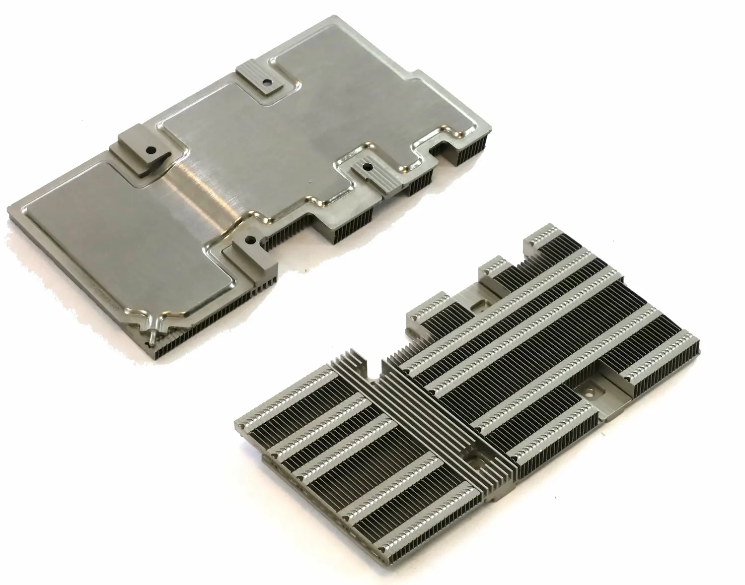 Low-profile VC with Curved Feature